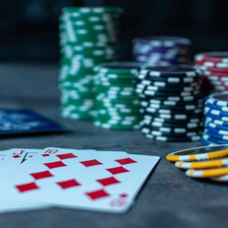 Strategie statt Glück: So gewinnt ihr ein Poker Turnier